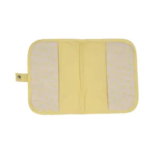 Health booklet cover Petit Jour Les Poussins image-1