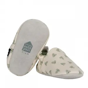 My 1st baby booties Petit Jour Les Lapins image-1