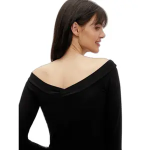 Damski T-shirt z długim rękawem, off-the-shoulder v-neck Pieces Maliva image-4