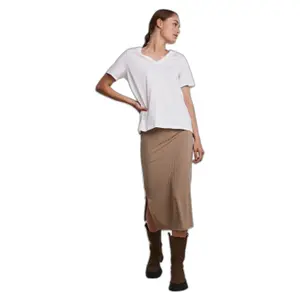 Camiseta de mujer con cuello de pico Pieces Ria image-2