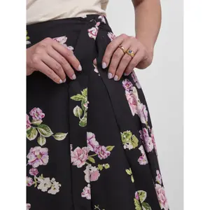 Falda Pieces Tala Noos BC image-4
