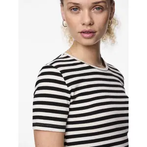 T-shirt de mulher Pieces Ruka image-5