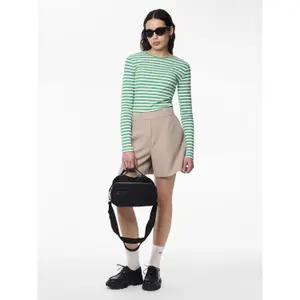 Pantalón corto mujer Pieces Bozzy image-2