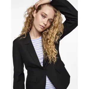 Chaqueta entallada de mujer Pieces Simone Noos BC image-4