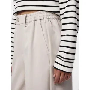 Pantalón Pieces Camil image-5