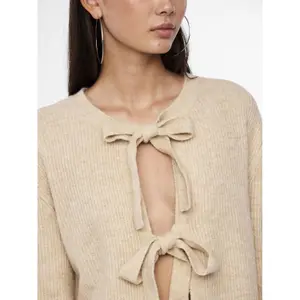 Camisola com nó reversível para mulher Pieces Silly Noos BC image-5