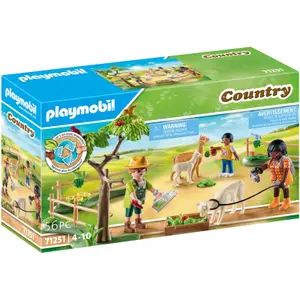 Hikers and alpacas figurine Playmobil image-0