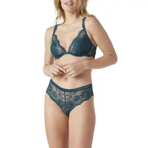 Baixinho feminino Brigitte Bardot Showbiz image-1