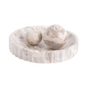 Small statue Present Time Ball image-1