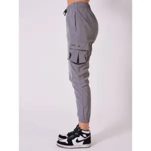 Calças de jogging com bolsos oversize para mulher Project X Paris image-3