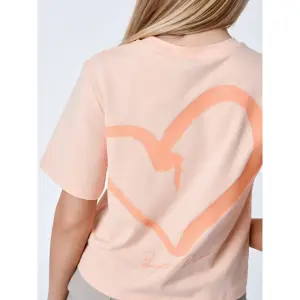 Camiseta corta de mujer con logotipo de corazón Project X Paris image-4