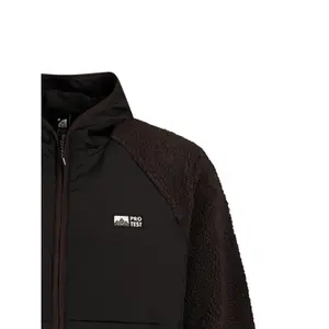Fleece Protest Nazare image-1
