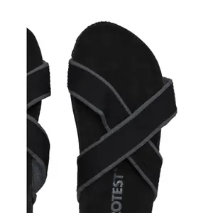 Flip-flops Protest Pingaa image-3