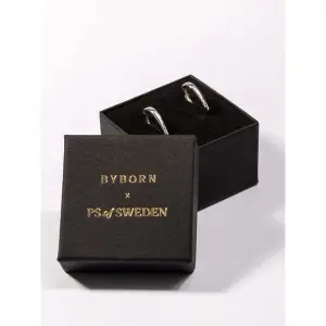 Boucles d'oreilles créoles ovales femme PS of Sweden image-1