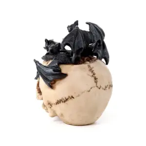 Dekorative Figur Totenkopf mit Fledermaus im Inneren Puckator image-4