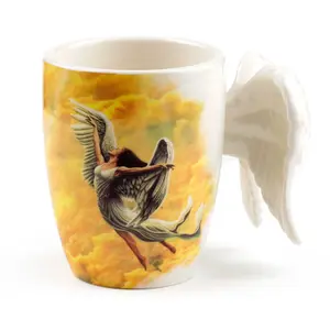 Mug con manico decorato ali d'angelo bianche con adesivo d'angelo Puckator image-0