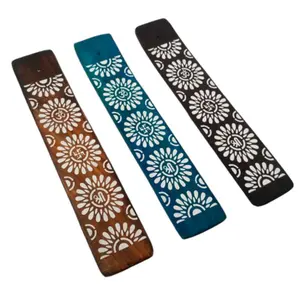 Soporte de incienso atrapa cenizas de madera de mango con diseño de flor Puckator image-0