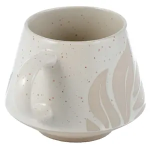 Stoneware mug with relief design florens hesperantha fleurs lis des cafres on natural matte background Puckator image-3