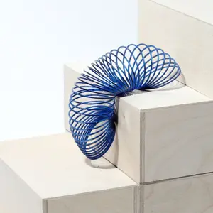 Plastic space magic slinky toy Puckator image-2