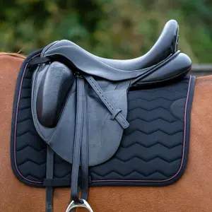 Dressage saddle pad for horses QHP Avenna image-4