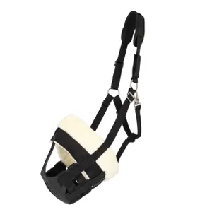 Muzzle for horse with sheepskin headcollar with nostrils QHP