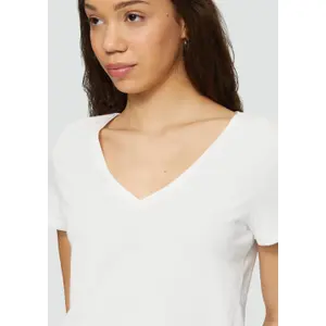 Women's V-neck T-shirt QS image-2