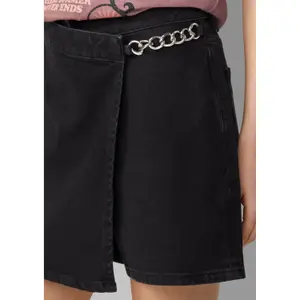 High-Waisted Denim Skirt-Short with Chain Women QS image-3