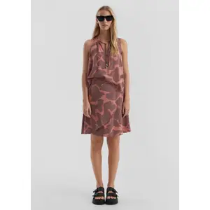 Women's sleeveless viscose blouse QS image-1
