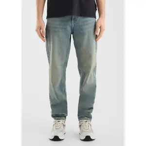 Mid-Rise Relaxed Jeans QS image-6