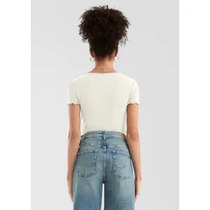 V-Neck T-Shirt with Wavy Cuffs for Women QS image-4