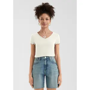 V-Neck T-Shirt with Wavy Cuffs for Women QS image-6