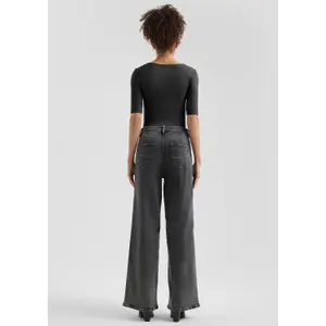 Women's Fitted Round Neck T-shirt QS image-4