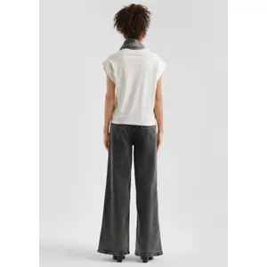 Women's Round Neck T-Shirt with Embroidery QS image-4