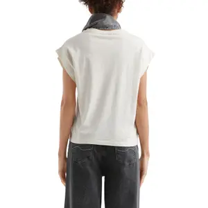 Women's Round Neck T-Shirt with Embroidery QS image-5