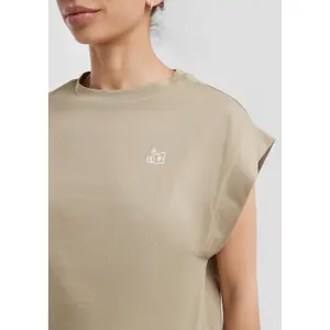 Women's Round Neck T-Shirt with Embroidery QS image-3