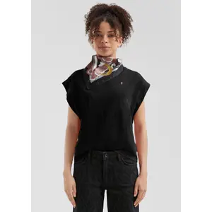 Women's Round Neck T-Shirt with Embroidery QS image-6