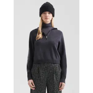 Classic Cut Hooded Sweatshirt Women QS image-6
