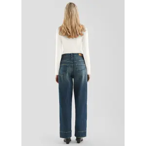 Women's Fitted Long Sleeve T-Shirt QS image-4