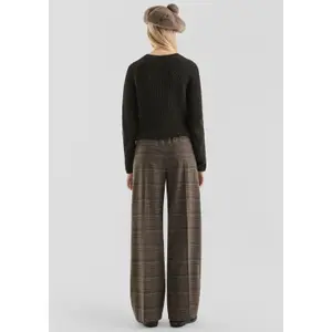 Wide Checked Prince of Wales Trousers with Crease Women QS image-4