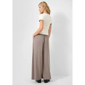 Women's High-Waisted Pleated Wide-Leg Trousers QS image-4