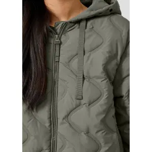 Damenjacke mit geprägtem Steppmuster und Kapuze QS image-3