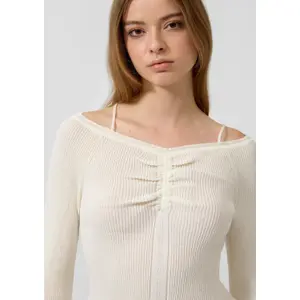 Women's knitted sweater QS image-3