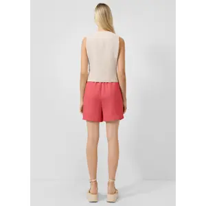 Linen Pleat Shorts Women QS image-4