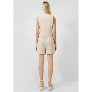 Linen Pleat Shorts Women QS image-4