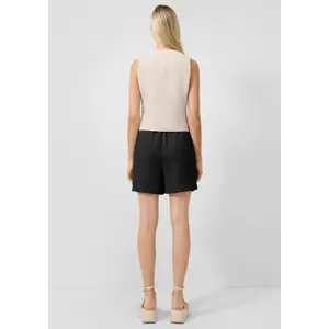Linen Pleat Shorts Women QS image-4