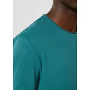 Camiseta con bordes enrollados QS image-3