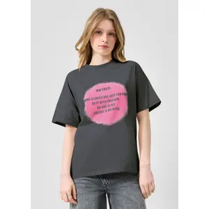 Women's Boyfriend Fit T-Shirt with Front Print QS image-6