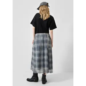 Women's Boyfriend Fit T-Shirt with Front Print QS image-4