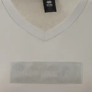 Camiseta Errea contemporary image-2