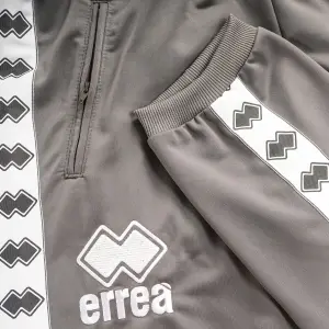 Pantalón de chándal Errea essential banda image-2